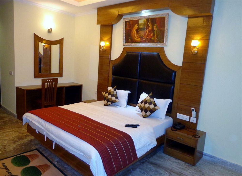 Hotel Castle Blue New Delhi Near Igi Airport Extérieur photo