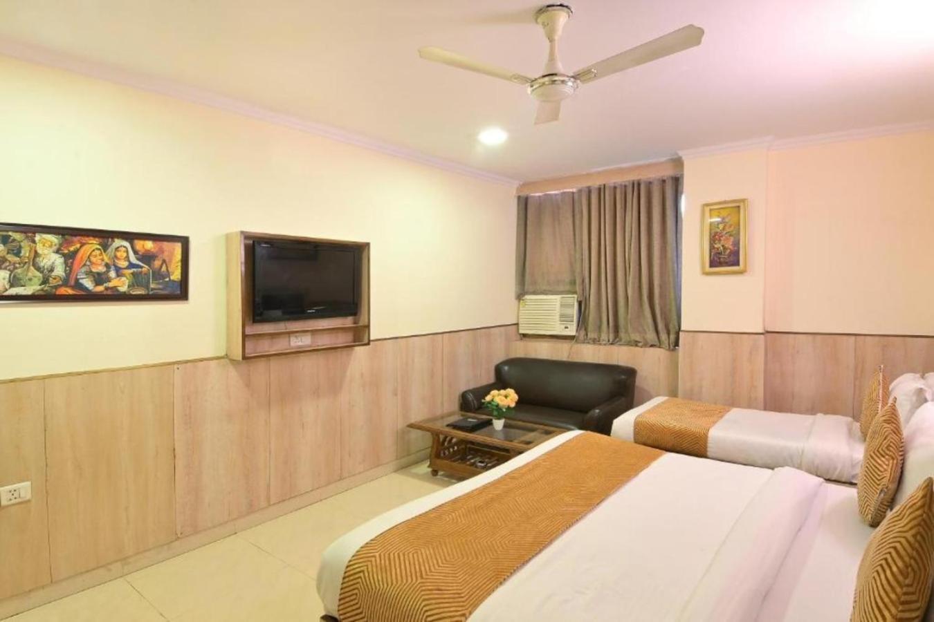 Hotel Castle Blue New Delhi Near Igi Airport Extérieur photo