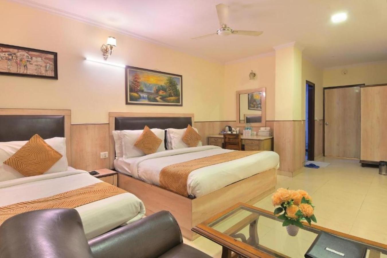 Hotel Castle Blue New Delhi Near Igi Airport Extérieur photo