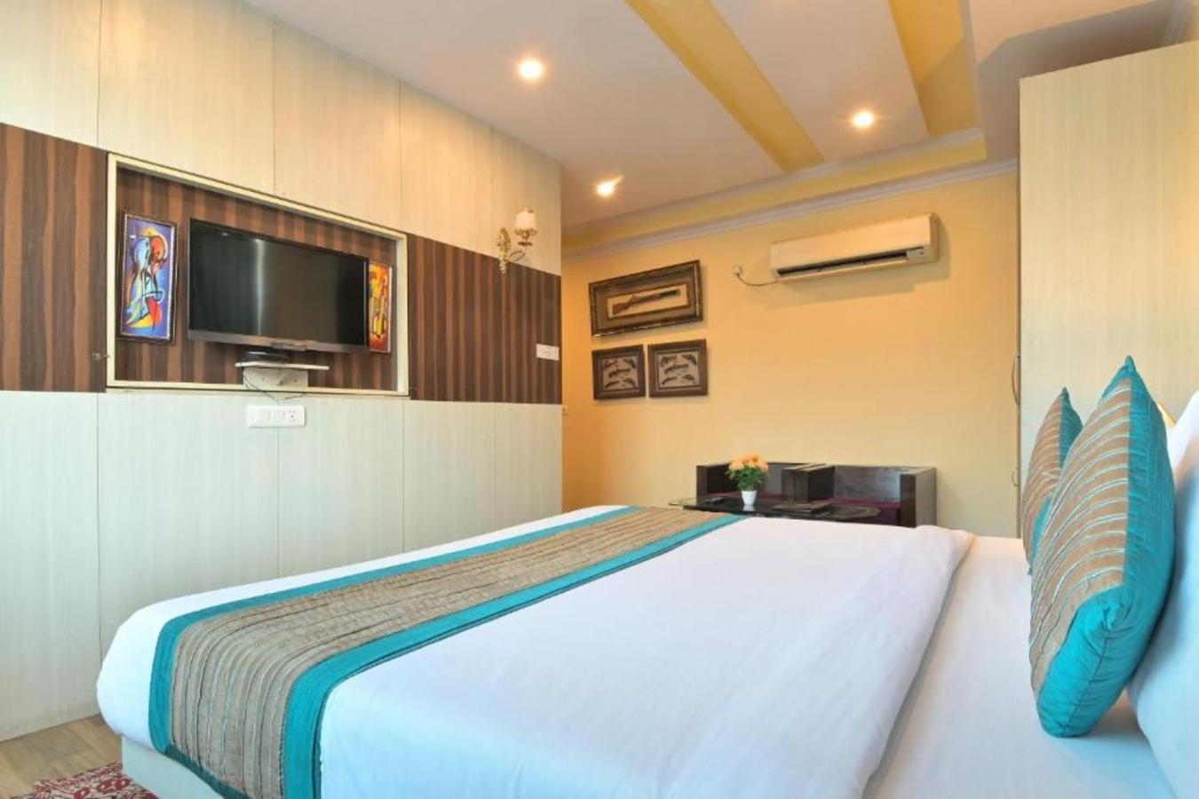 Hotel Castle Blue New Delhi Near Igi Airport Extérieur photo