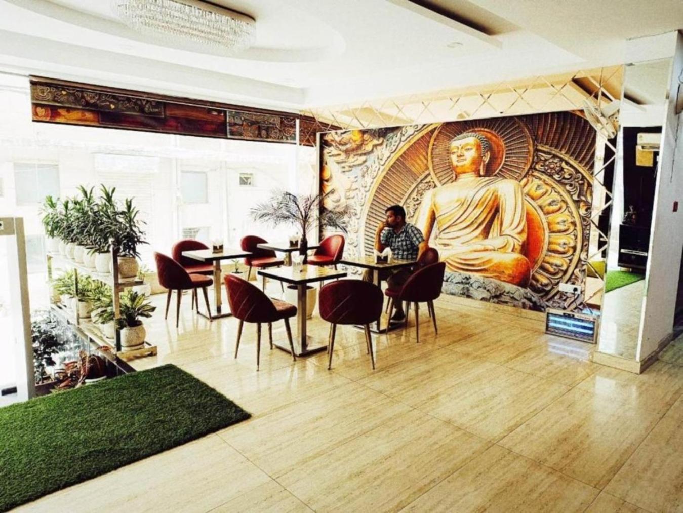 Hotel Castle Blue New Delhi Near Igi Airport Extérieur photo