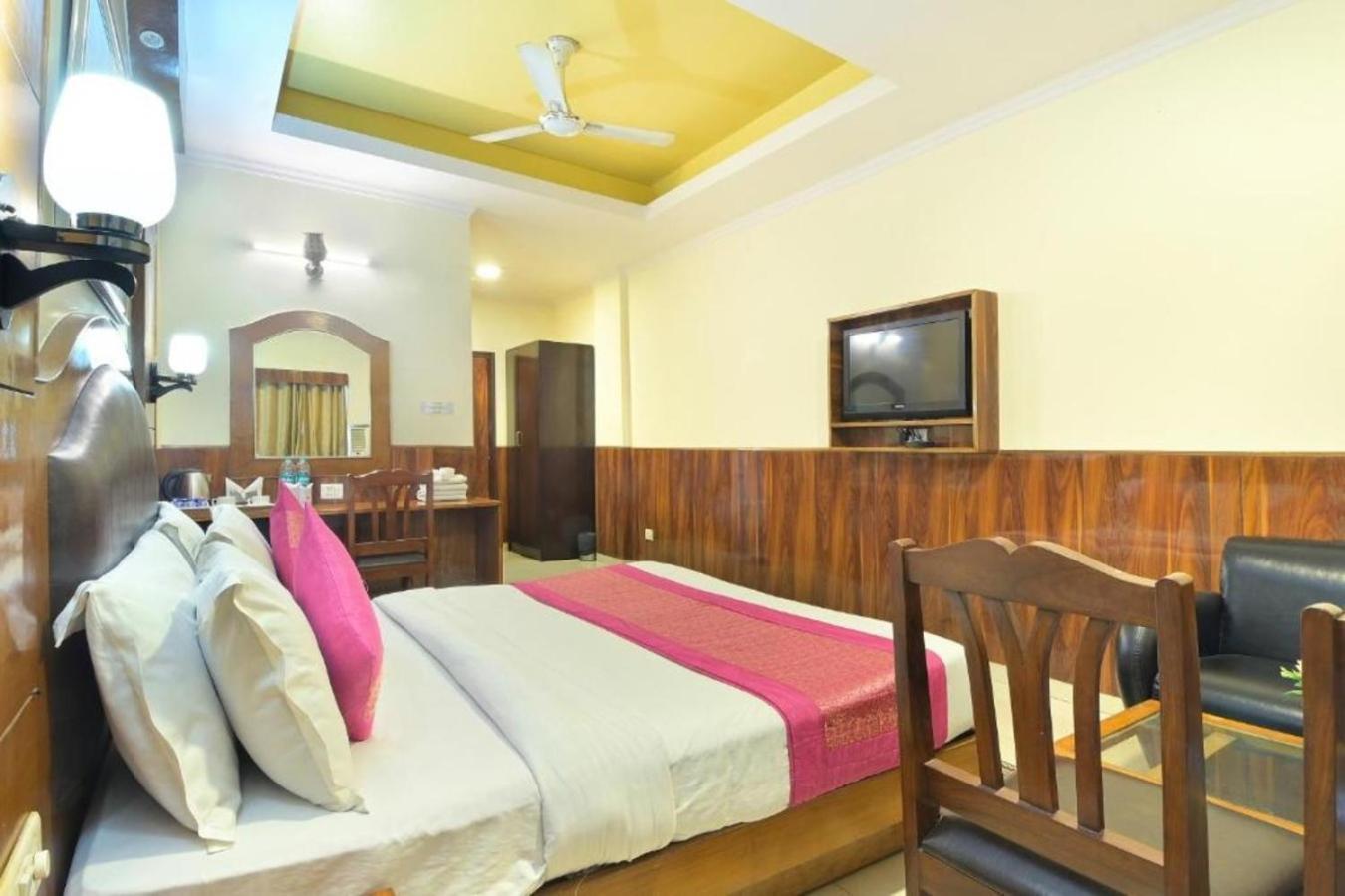 Hotel Castle Blue New Delhi Near Igi Airport Extérieur photo