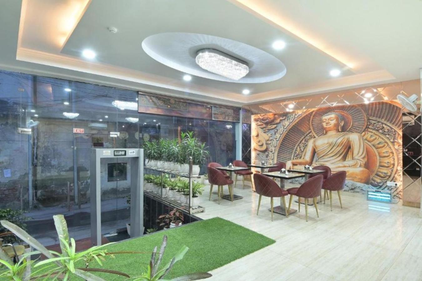 Hotel Castle Blue New Delhi Near Igi Airport Extérieur photo