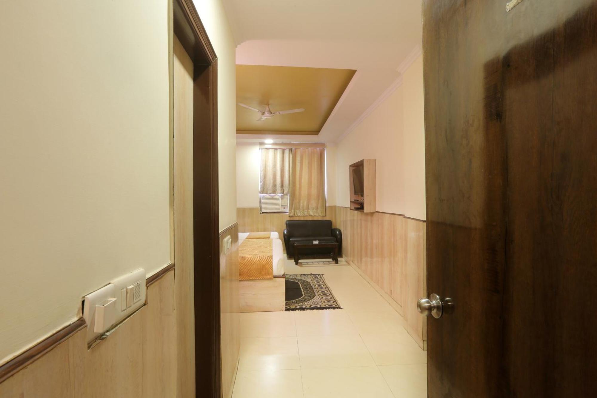 Hotel Castle Blue New Delhi Near Igi Airport Extérieur photo