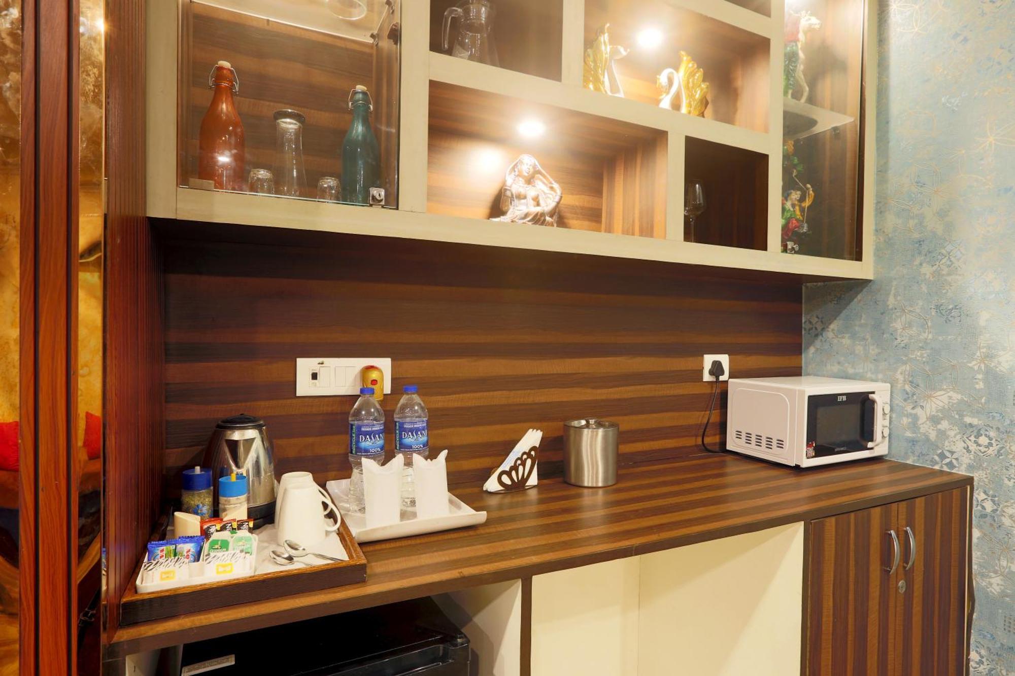 Hotel Castle Blue New Delhi Near Igi Airport Extérieur photo