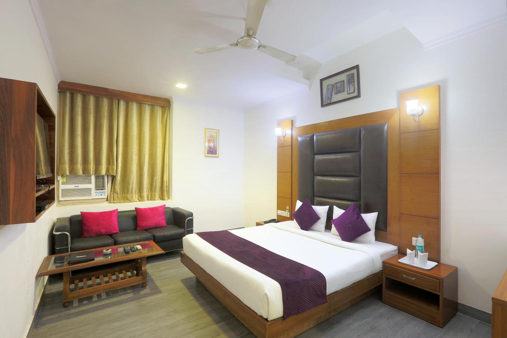 Hotel Castle Blue New Delhi Near Igi Airport Extérieur photo