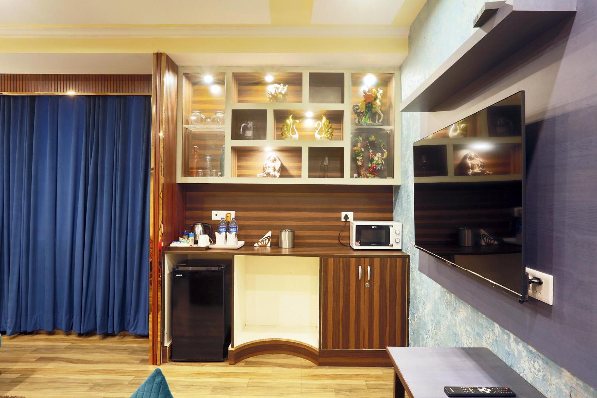 Hotel Castle Blue New Delhi Near Igi Airport Extérieur photo