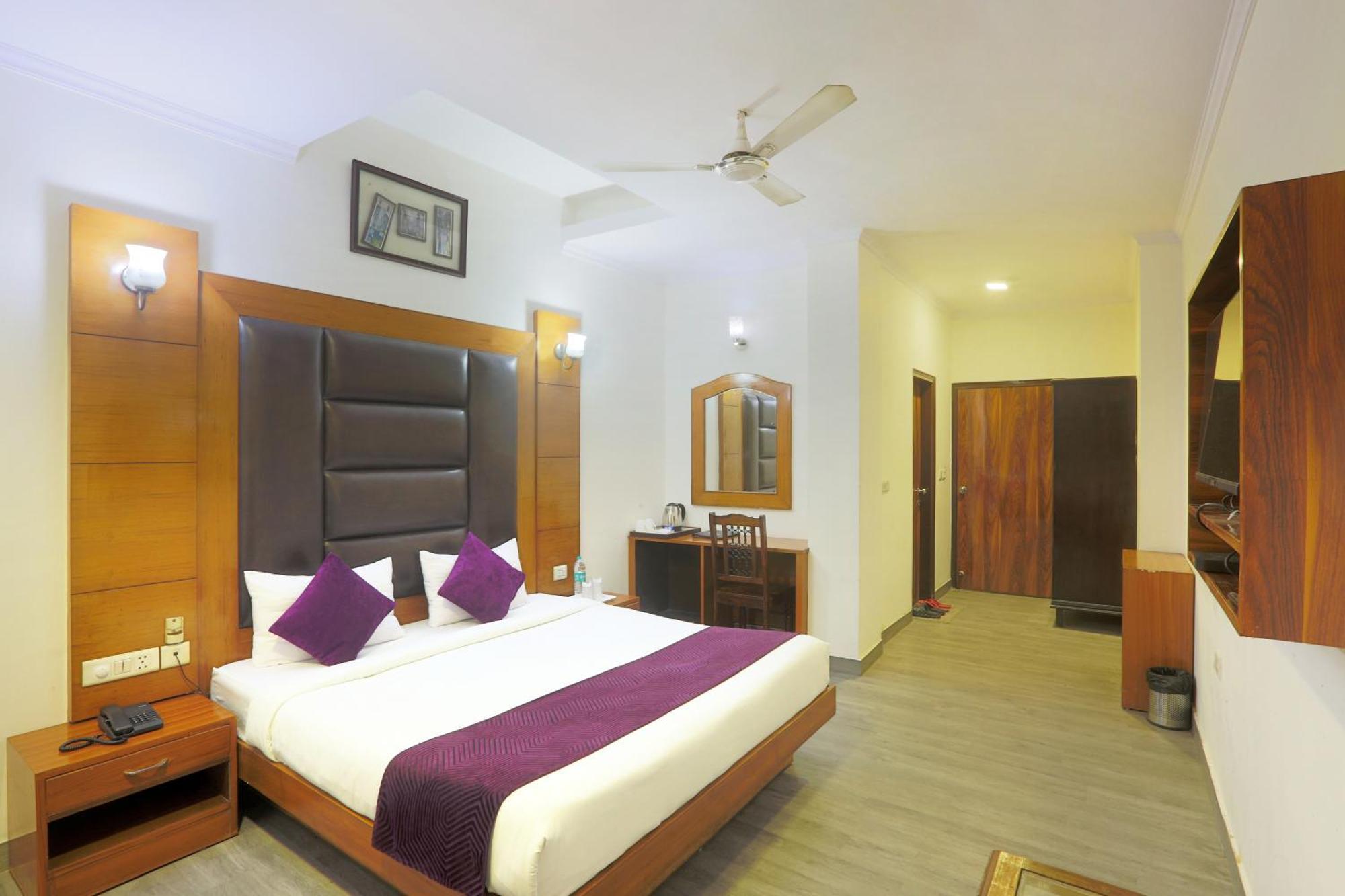 Hotel Castle Blue New Delhi Near Igi Airport Extérieur photo
