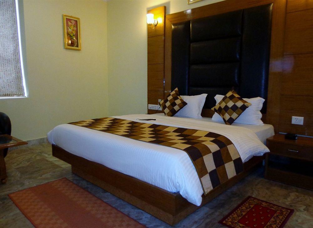 Hotel Castle Blue New Delhi Near Igi Airport Extérieur photo