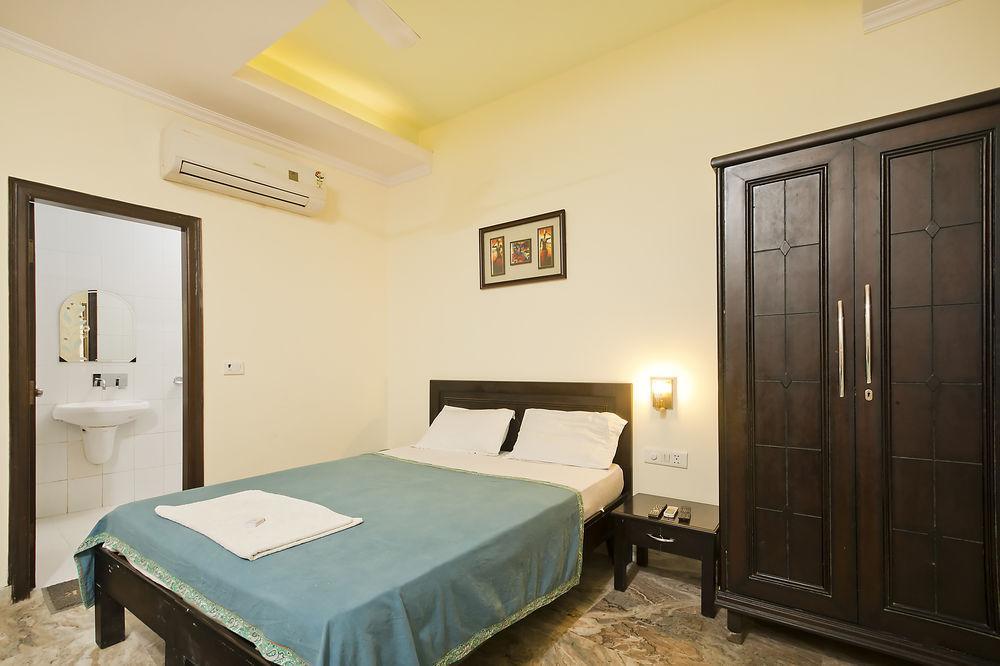 Hotel Castle Blue New Delhi Near Igi Airport Extérieur photo