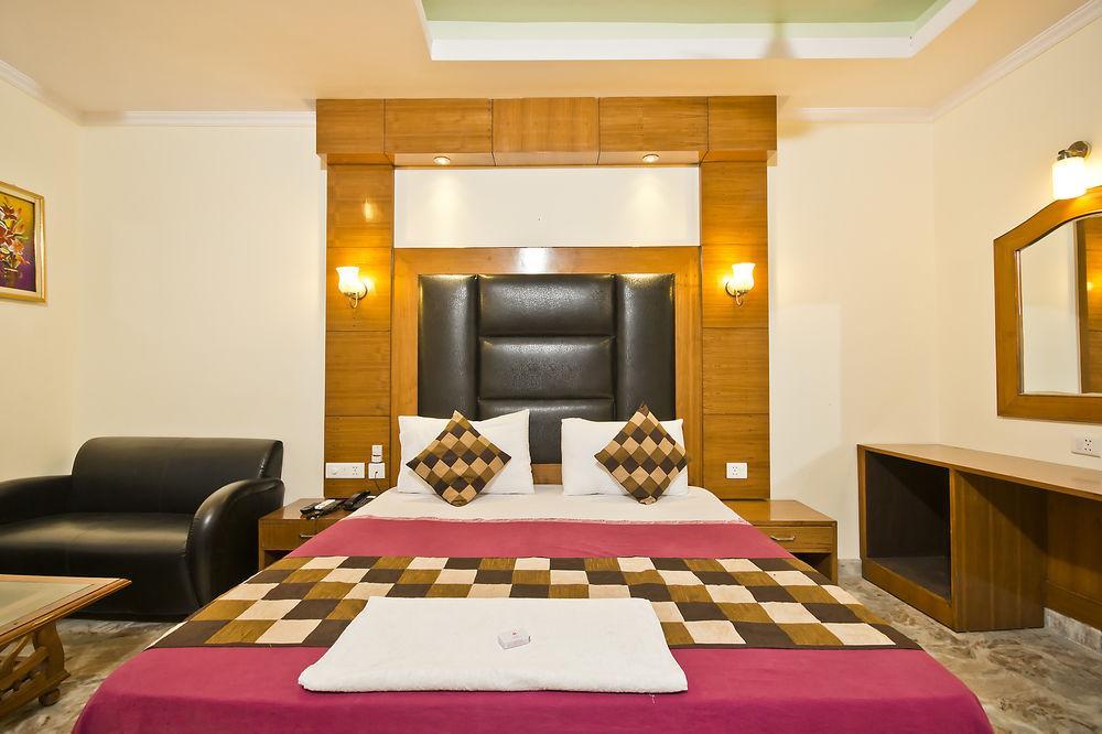 Hotel Castle Blue New Delhi Near Igi Airport Extérieur photo