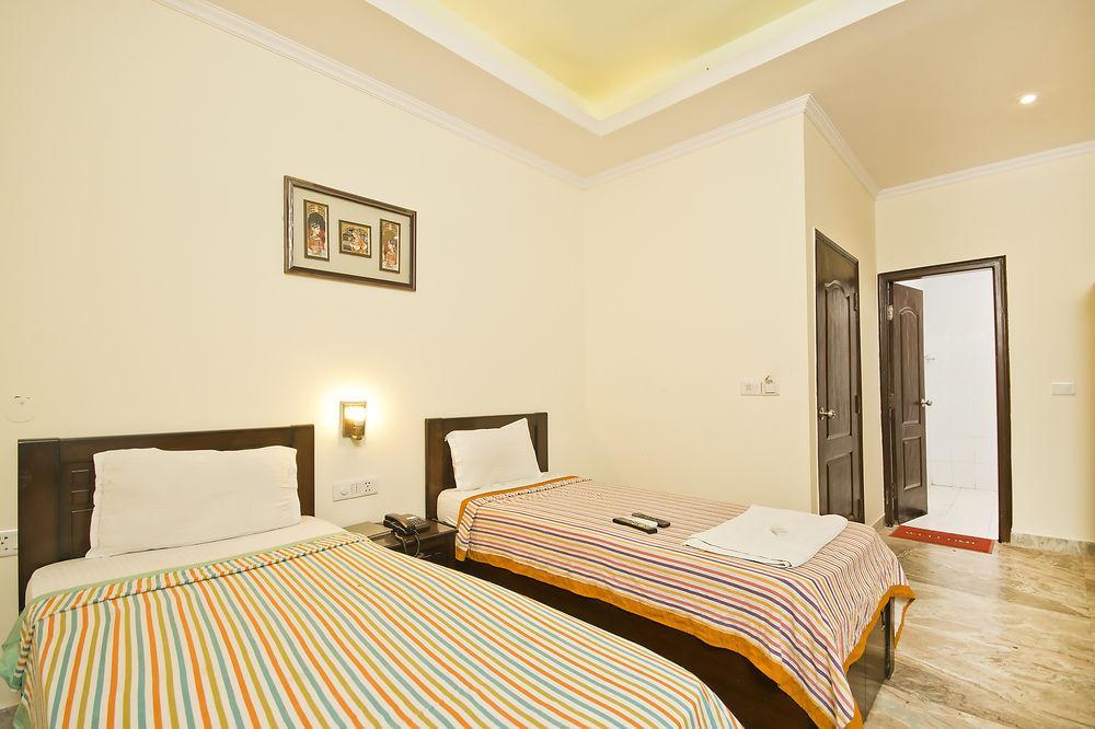 Hotel Castle Blue New Delhi Near Igi Airport Extérieur photo