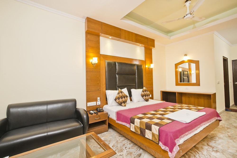 Hotel Castle Blue New Delhi Near Igi Airport Extérieur photo