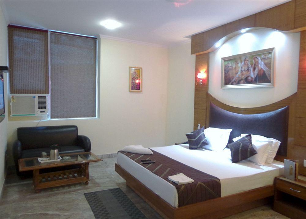 Hotel Castle Blue New Delhi Near Igi Airport Extérieur photo