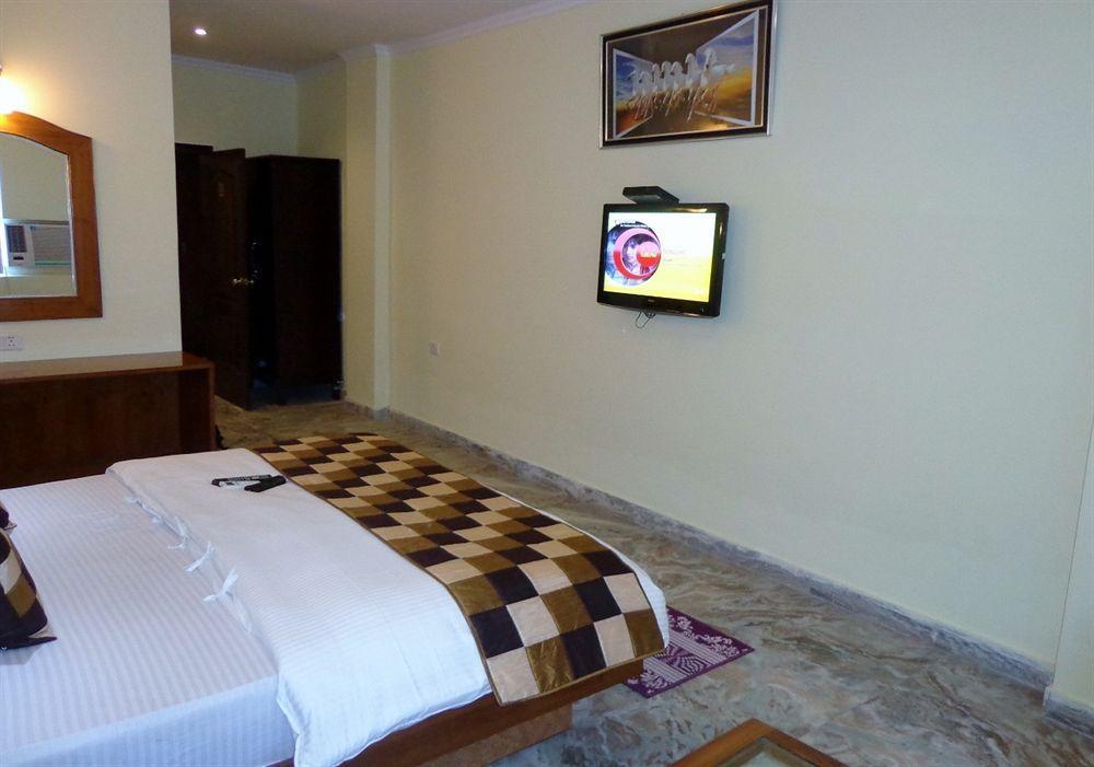 Hotel Castle Blue New Delhi Near Igi Airport Extérieur photo