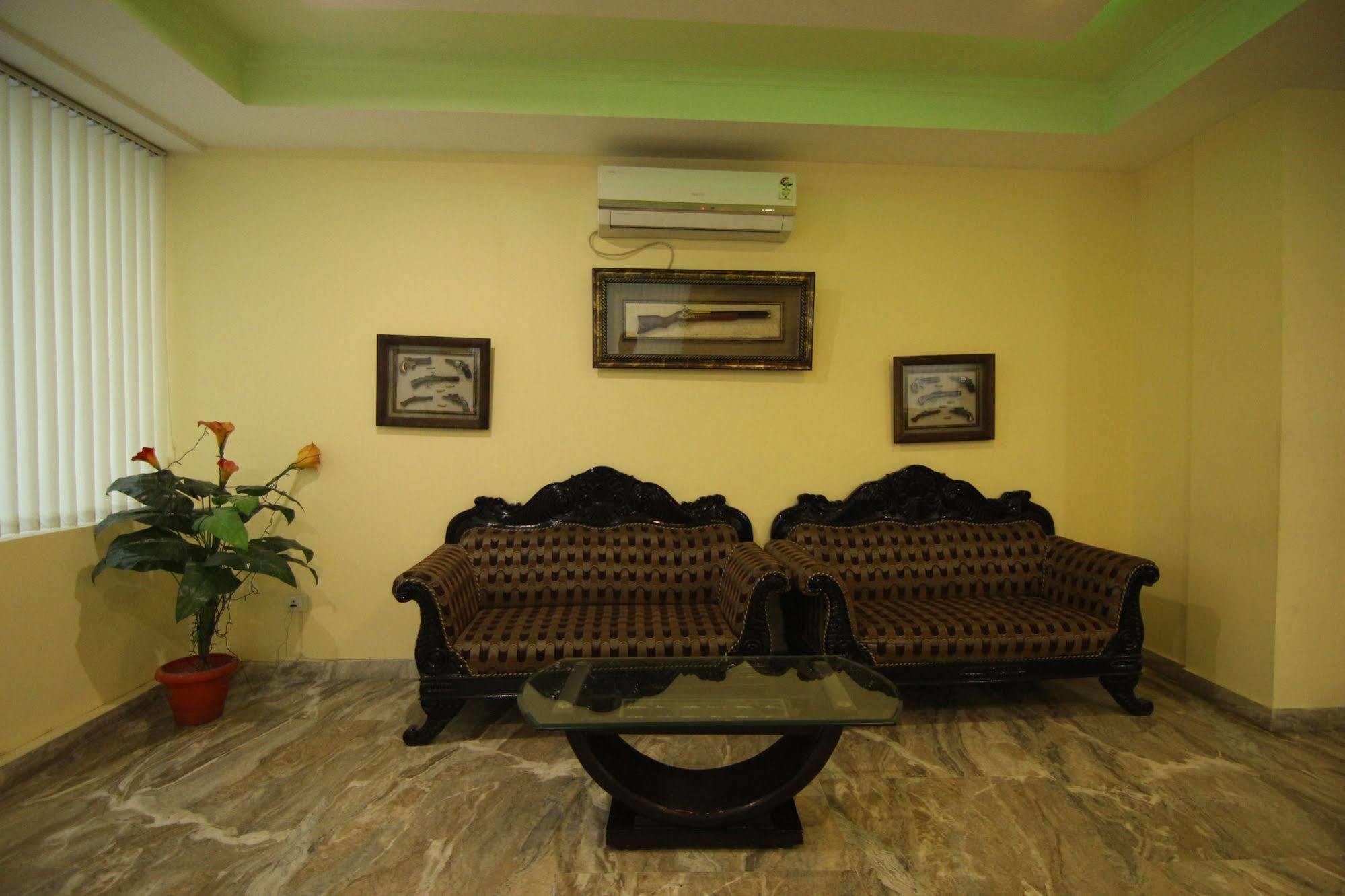 Hotel Castle Blue New Delhi Near Igi Airport Extérieur photo