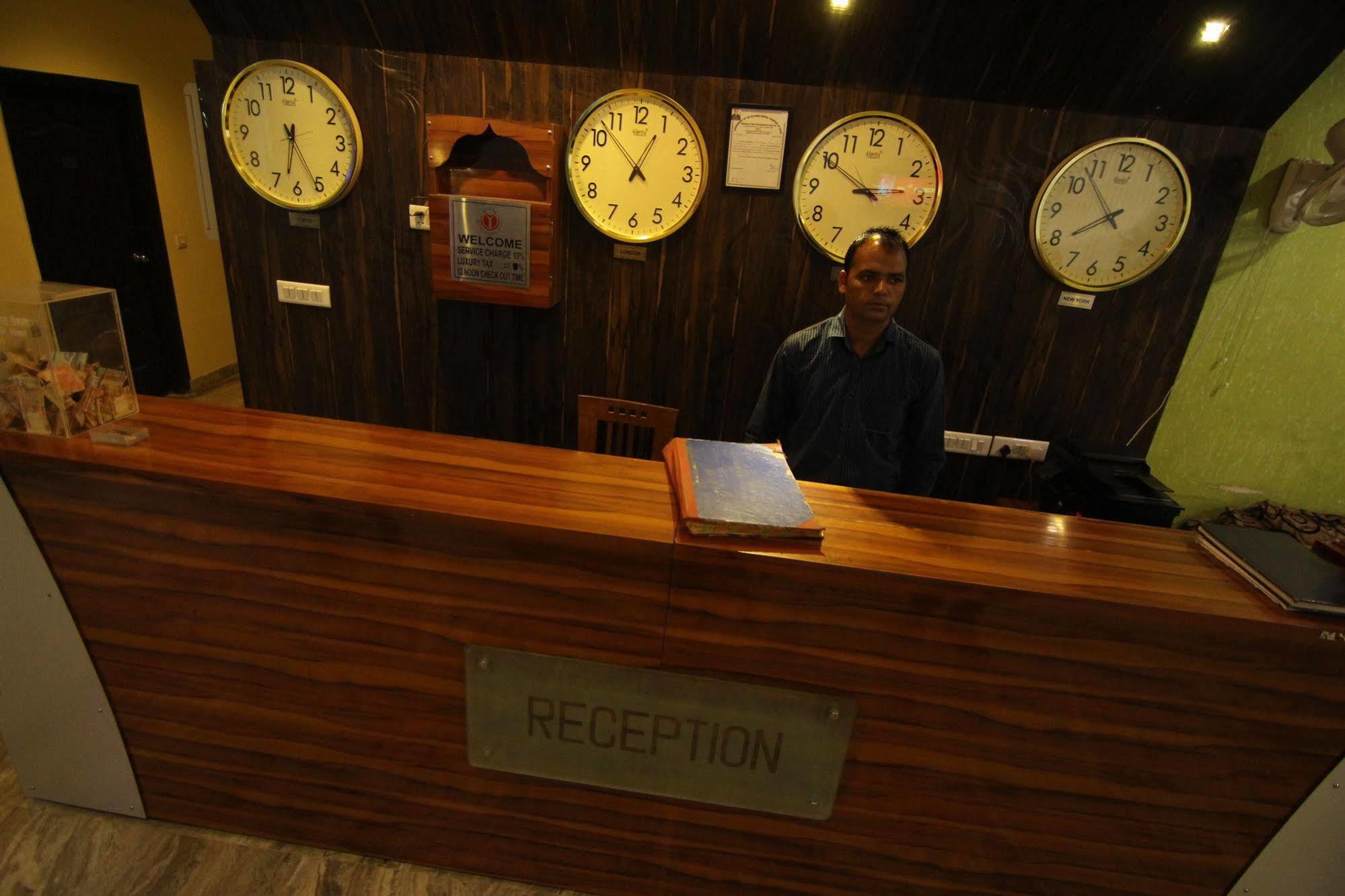Hotel Castle Blue New Delhi Near Igi Airport Extérieur photo